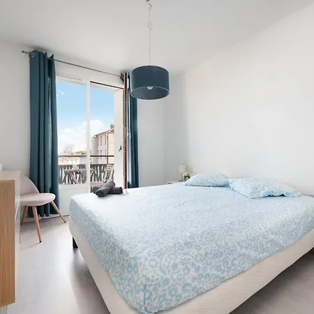 شقة T3 Vue Canal & Clocher Et Parking, Centre *